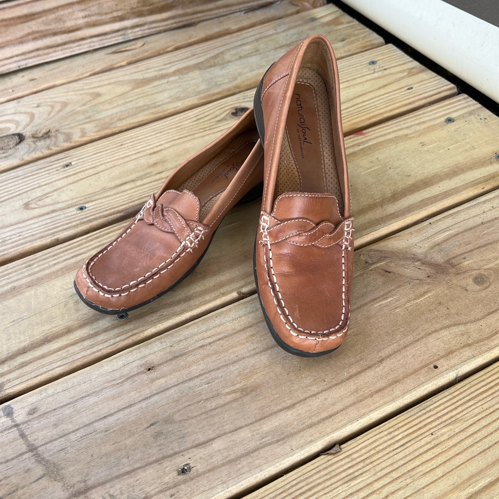 Naturalizer women’s Brown Leather Slip-On Driving Loafers